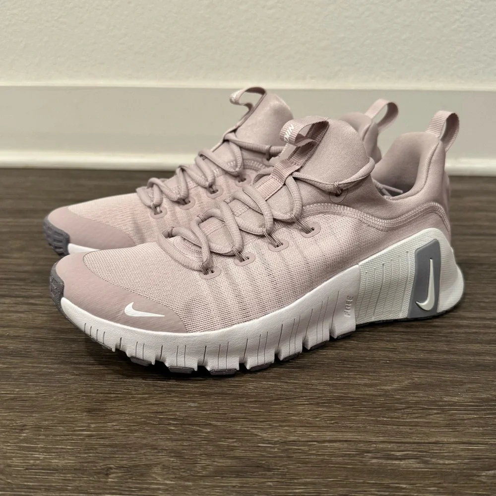 Nike Wmns Free Metcon 6 'Platinum Violet' sz 9.5, 10